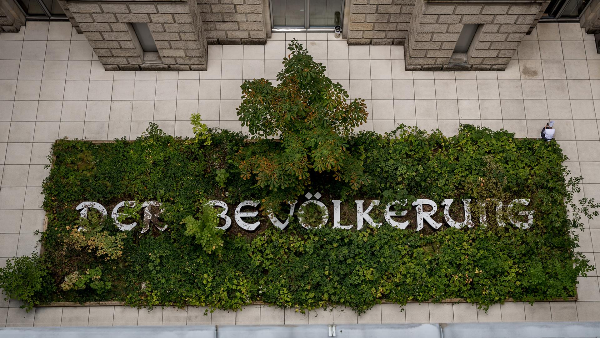 a conceptual public art , named 'Die Bevoelkerung' by Hans Haacke , German Artist